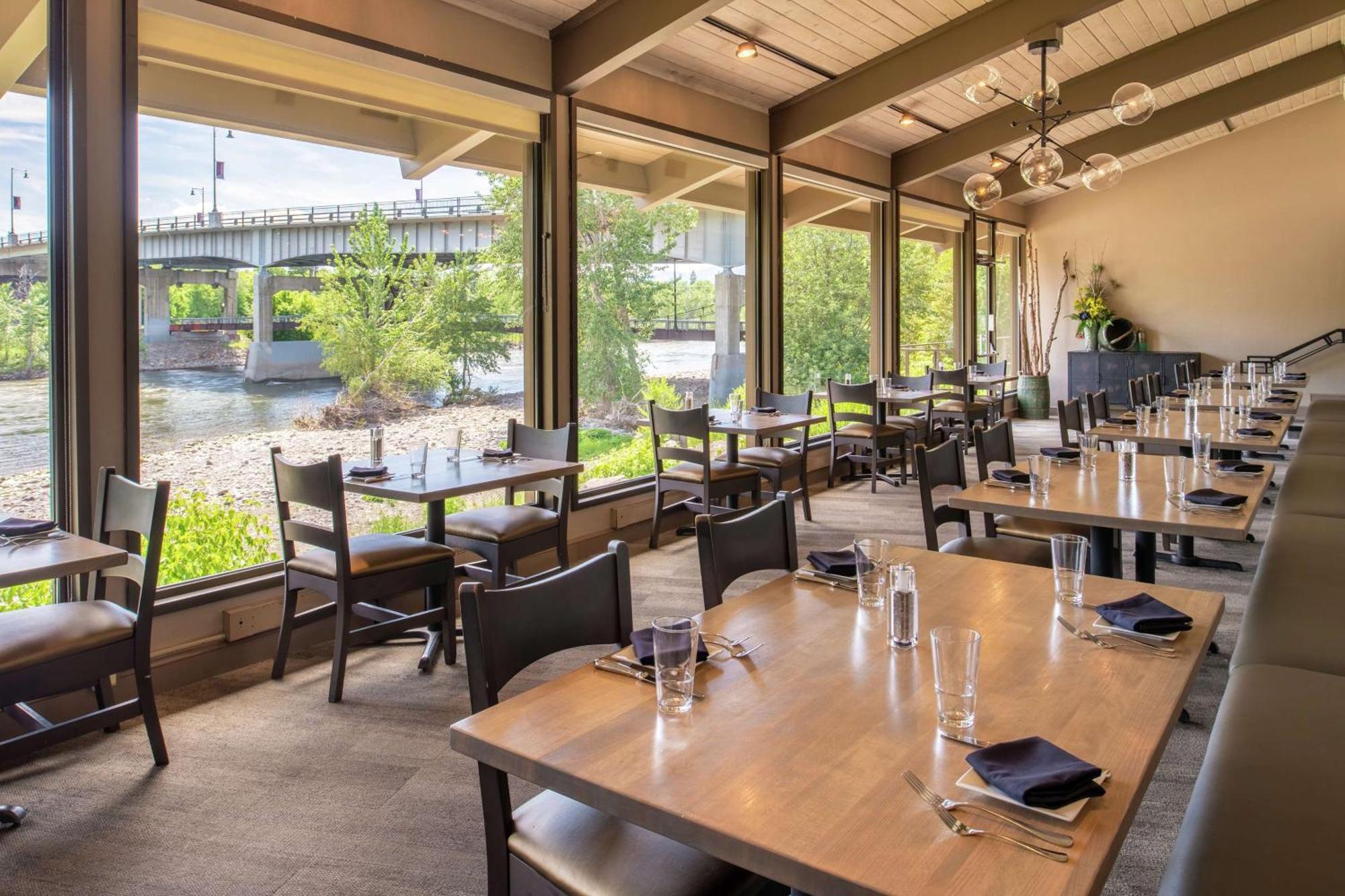 Doubletree By Hilton Missoula Edgewater Hotel Exterior photo
